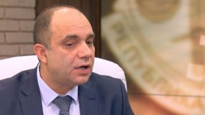 Скандален адвокат, задържан за данъчни престъпления, продължава да върти имотни схеми за милиони