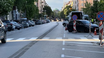 Пълен абсурд с новите паркоместа на бул. "Витоша" в центъра на София (СНИМКИ+ВИДЕО)