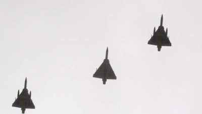 Китайски военни самолета навлязоха в Тайванския проток