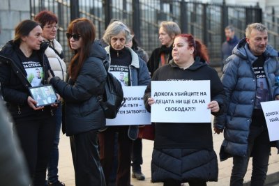 Близки на загинали в катастрофи организират протест пред Съдебната палата в София