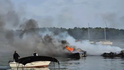 Голям пожар изгори 30 яхти на пристанището Медулин в Хърватия (СНИМКИ)