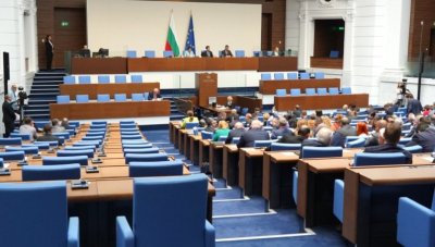 НС събра кворум. Започва извънредното заседание