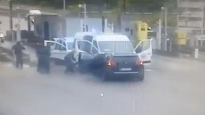 Вижте затворника, когото цяла Франция издирва (СНИМКА + ВИДЕО)