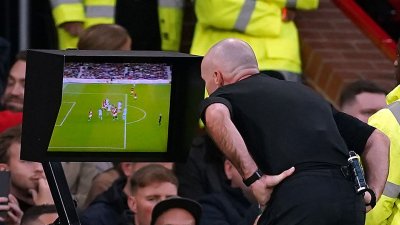 ФИФА обсъжда подобряване на VAR системата