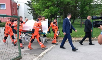 Премиерът Фицо дойде в съзнание след дълга и тежка операция