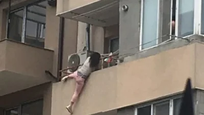 УЖАС В БУРГАС! Жена увисна от терасата си