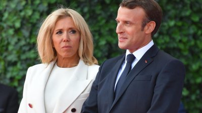Още като ученик Макрон се влюбил в безкрайните крака на баба си