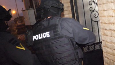 Седем души са задържани при акция срещу разпространението на наркотици