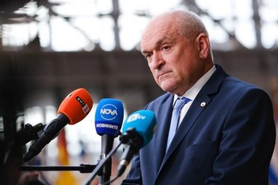 Служебният премиер Главчев също скочи да защитава с голи гърди Украйна