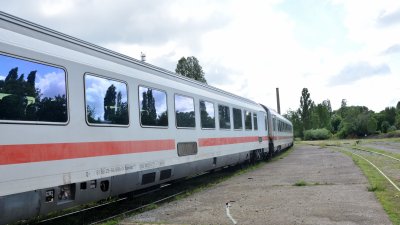 Закупените от "Дойче бан" вагони пристигнаха "разкрасени" (СНИМКА)