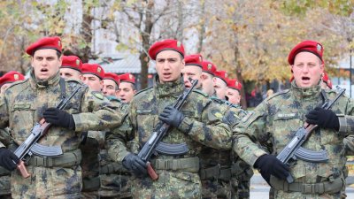 МО: България няма да изпраща военни в Украйна