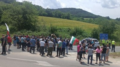ЖИВТОНОВЪДИТЕ НА ПРОТЕСТ: Затварят Подбалканския път