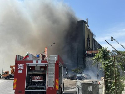 Четирима души са в болница след пожара във Варна (СНИМКИ)