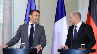 Еманюел Макрон на официална визита в Германия