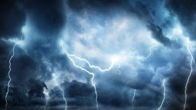 ТРОПИЦИ! С над 50 % са се увеличили гръмотевичните бури над София