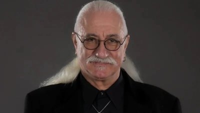 Едно от лицата на &bdquo;Величие&ldquo; Етиен Леви пее в украински военнопропаганден клип (ВИДЕО)