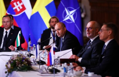 Радев: Всяка държава трябва сама да решава за помощта за Украйна, обща декларация на Б9 няма да има