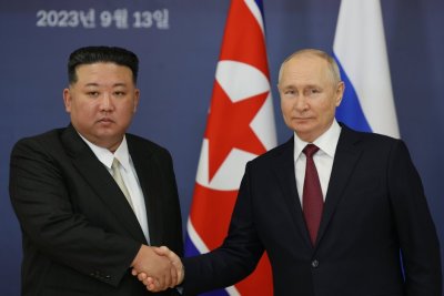 Руският президент Владимир Путин е на посещение в Северна Корея