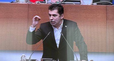 На Кирето не трябва да му се вярва какво говори, нито сричка!