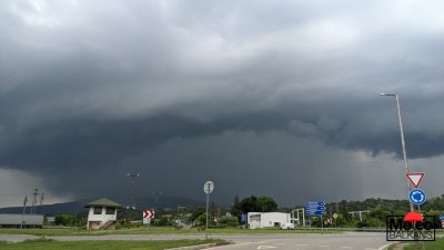 Мощна буря удари северозападните райони