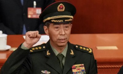 Китайската комунистическа партия изгони бившите министри на отбраната Ли Шанфу и Уей Фенге като част от антикорупционна кампания