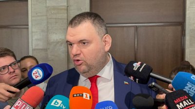 ВИСОКО НАПРЕЖЕНИЕ В ПАРЛАМЕНТА! Делян Пеевски: Няма конфликт между мен и Ахмед Доган (ВИДЕО)