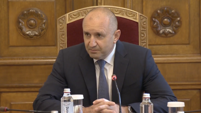 НА ЖИВО: Започват консултациите с президента Румен Радев