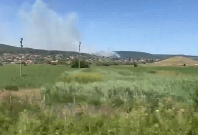 Голям пожар гори във Варненско! Евакуирани са жители