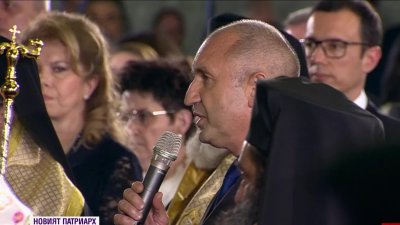 Румен Радев към патриарх Даниил: Този избор идва в момент на изпитания и смут за цялото човечество, ето защо отправяме поглед към вас