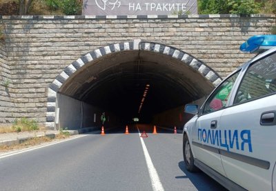 Старият тунел "Железница" край Симитли е оставен без осветление и маркировка