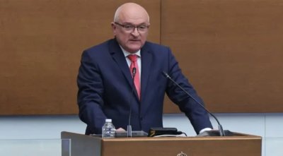 Парламентът изслушва Главчев за уволненията и назначенията в службите