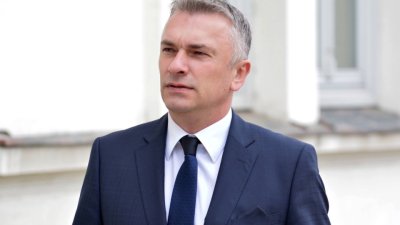 Депутатът Джейхан Ибрямов зарязал секретарката на Доган с 3 малки деца и вкарал любовницата си Виолета в ДПС (СНИМКИ)