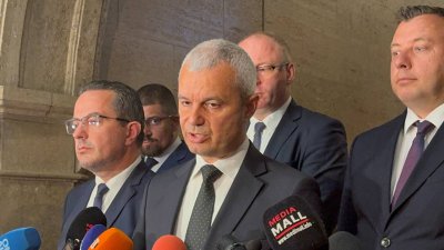 Костадин Костадинов: Водим преговори със знакови фигури от ПП-ДБ за общо управление (ВИДЕО)