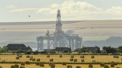Най-малко трима ранени при срутване на нефтена сондажна платформа в Турция