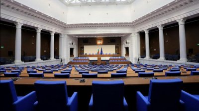 НС изслушва четирима министри