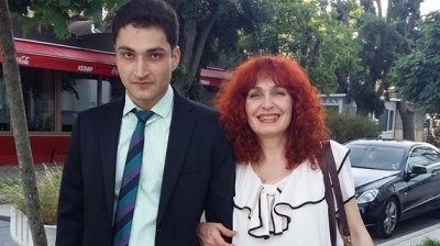 Синът на брутално убитата учителка от Бургас Рада Гешева девет пъти е настаняван в психиатрия