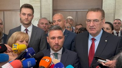 Изключените депутати от ДПС: Обявяваме се против опитите за етническо разделение (ВИДЕО)