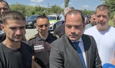 Служебният вътрешен министър Калин Стоянов: Очакваме помощ от Чехия и Румъния за овладяване на пожара в Стара Загора