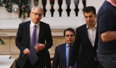 Кирил Петков: С 8 самолета с термо камери може да се прави ранно засичане на пожари в цялата страна