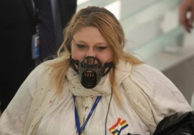 СКАНДАЛ В ЕВРОПАРЛАМЕНТА! Румънка си сложи намордник
