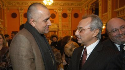 Доган спаси Бойко, но &ldquo;жегата&rdquo; Пеевски чака зад ъгъла