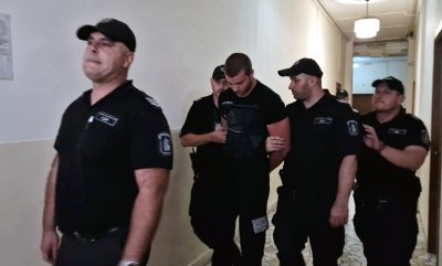 Бургаският съд остави в ареста полицая, пребил младежа на Джулай морнинг