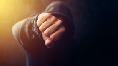 Пребиха столичен общински служител