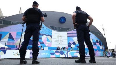 АРЕСТИ ВЪВ ФРАНЦИЯ! Полицията се активизира заради намерения за саботаж на Олимпийските игри
