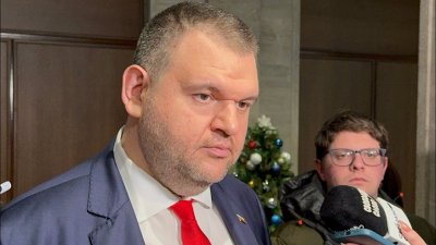 Пеевски представи списъка с касиерите в енергетиката (ВИДЕО)