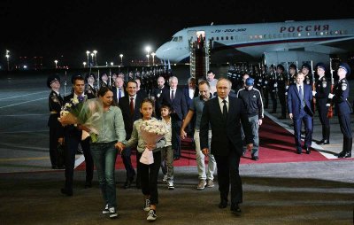 Анализатор: Размяната на затворници между САЩ и Русия показа, че от дълго време водят дискусии помежду си. Прозират ли преговори за Украйна? (СНИМКИ+ВИДЕО)