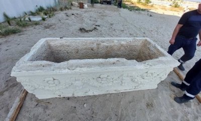 Възможно ли е саркофагът, открит на плажа на &bdquo;Св. Св. Константин и Елена&ldquo;, да е бутафорен?