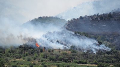Гасенето на пожарите у нас продължава, най-голямо е притеснението около българо-гръцката граница