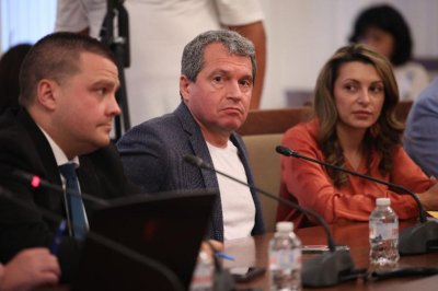 Срещата между представителите на ИТН и ПП-ДБ започна
