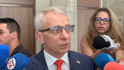 След брифинга на Пеевски акад. Денков влезе в обяснителен режим (ВИДЕО)